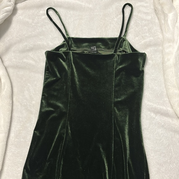 Silky forest green dress - Picture 4 of 5